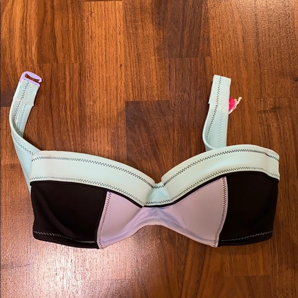 Victoria’s Secret bikini - Picture 4 of 7